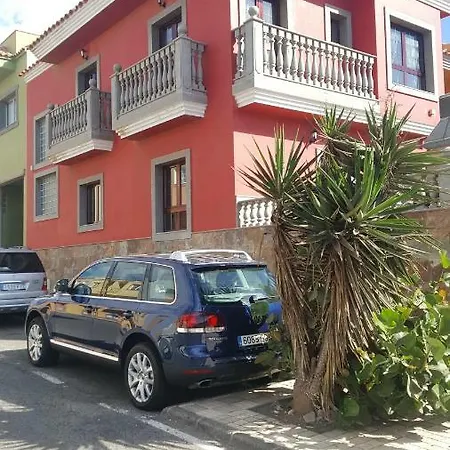 Lesley's Lovely Beach Holiday home *