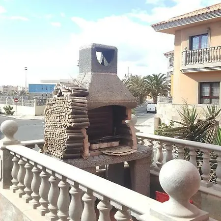 Lesley's Lovely Beach Holiday home Arinaga